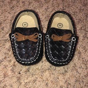 Baby moccasins black
